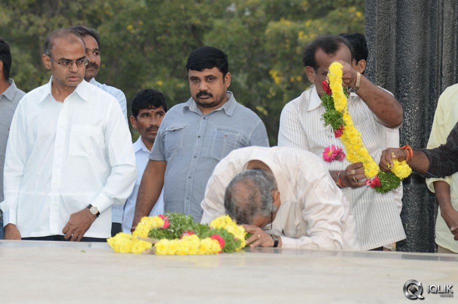 NTR-Family-Visit-to-NTR-Ghat-2016